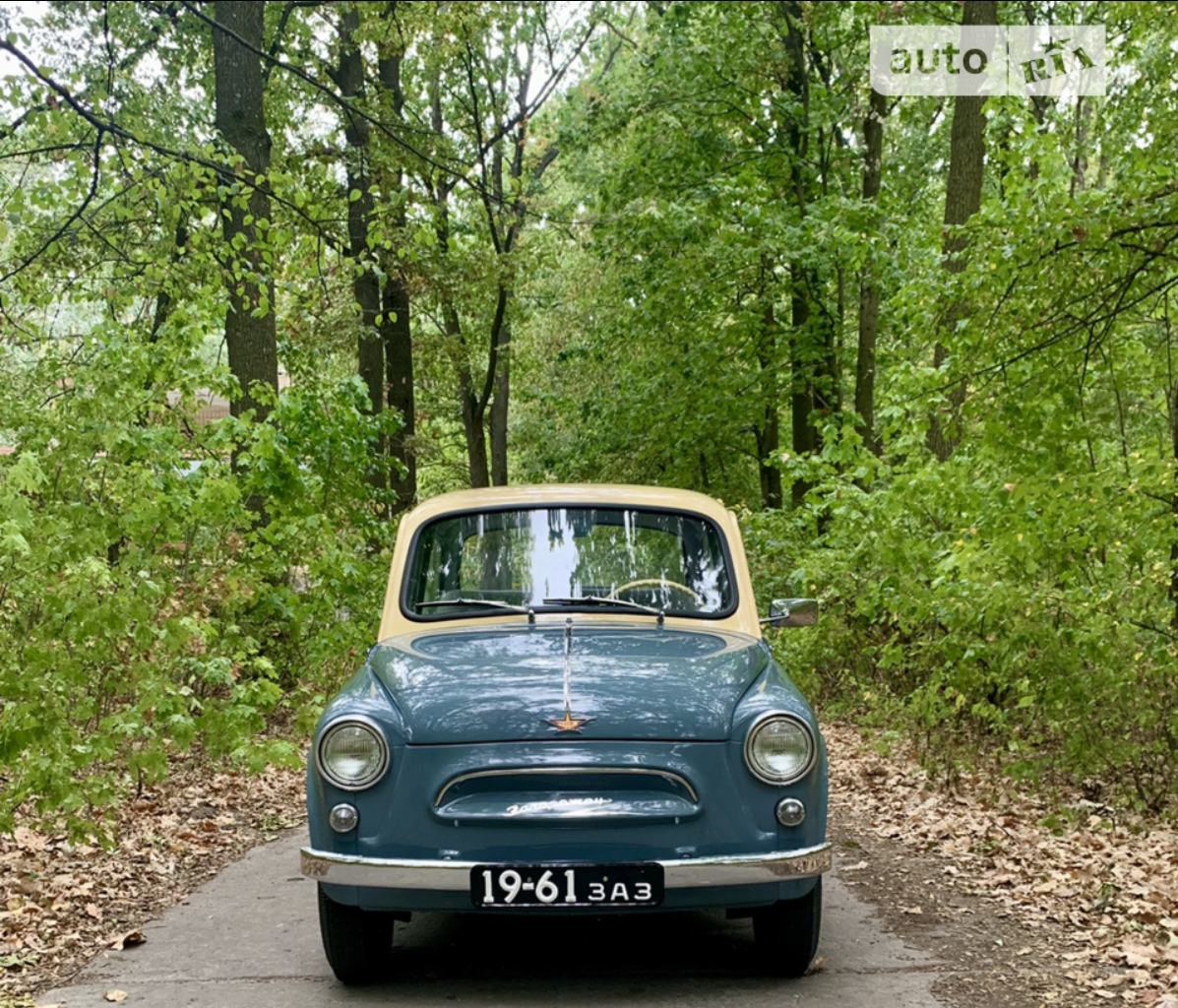 Три найефектніші ретроавто, які продають в Україні: ціни і фото